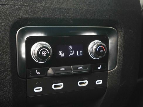Used 2021 GMC Yukon AT4 w/ AT4 Premium Plus Package AWD/4WD image 17