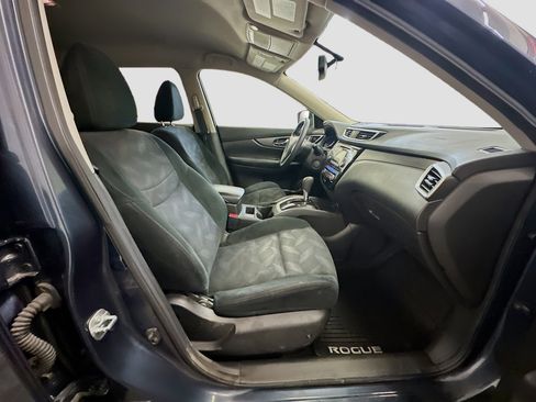 Used 2015 Nissan Rogue SV w/ SV Family Package image 32