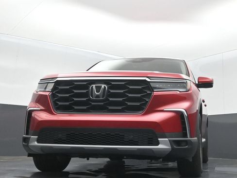 Used 2025 Honda Pilot EX-L image 11