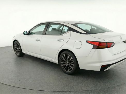 Used 2025 Nissan Altima 2.5 SV image 6