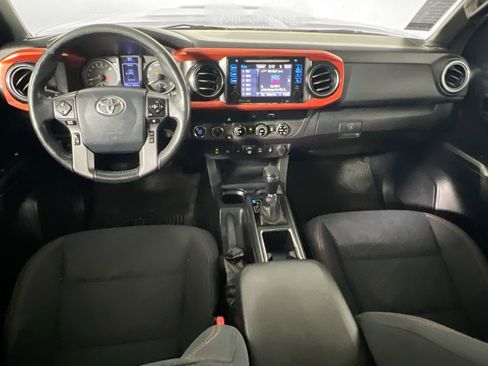 Used 2018 Toyota Tacoma TRD Sport w/ Technology Package AWD/4WD image 30