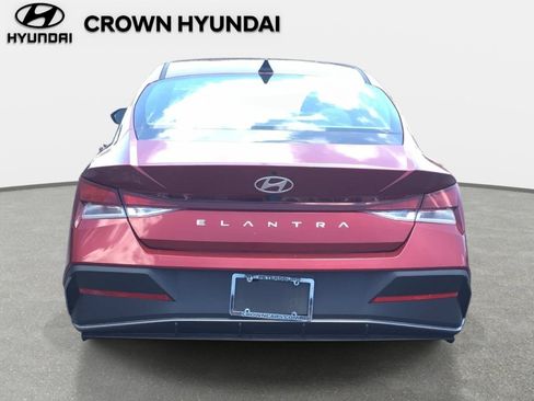Certified 2024 Hyundai Elantra SEL FWD image 5