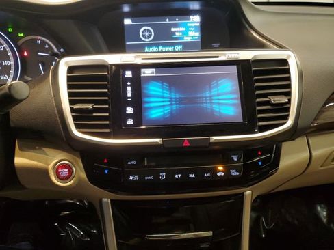 Used 2016 Honda Accord Touring image 18