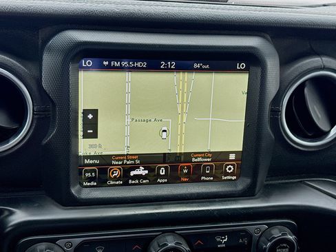 Used 2020 Jeep Gladiator Overland AWD/4WD image 9