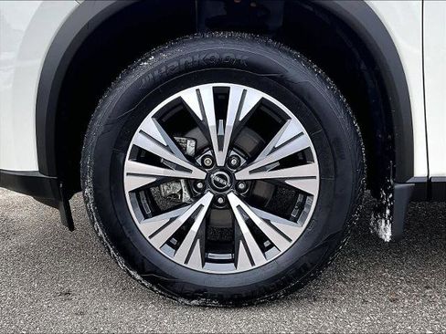 Certified 2023 Nissan Rogue SV image 7