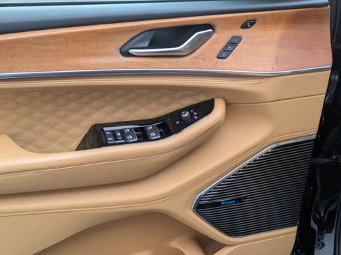 Used 2022 Jeep Grand Cherokee Summit image 14