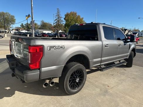 Used 2022 Ford F250 Lariat w/ Black Appearance Package image 4