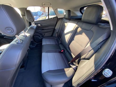 Used 2025 Chevrolet Trax LT image 37