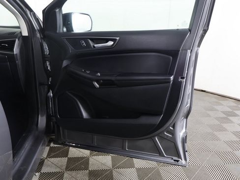 Used 2023 Ford Edge SE w/ Black Appearance Package image 19