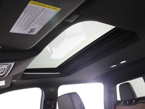 New 2026 Chevrolet Silverado 1500 High Country w/ High Country Premium Package AWD/4WD image 11