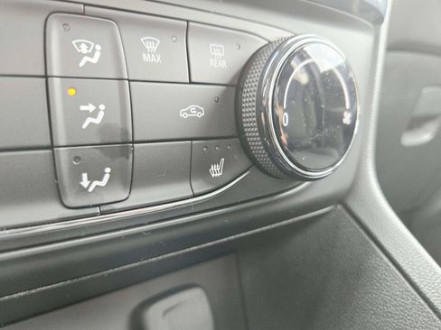 Used 2025 Buick Encore GX Preferred w/ Comfort Package AWD/4WD image 28