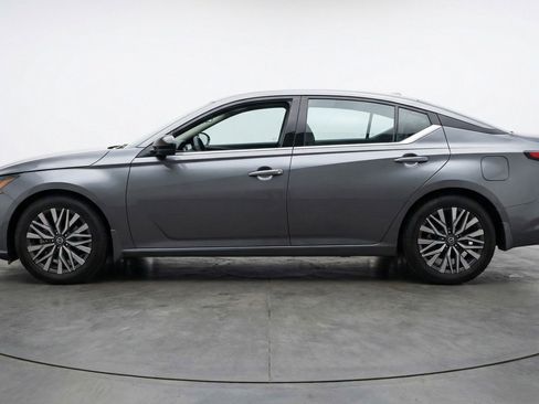 Used 2025 Nissan Altima 2.5 SV FWD image 5
