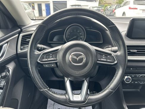Used 2018 MAZDA MAZDA3 Touring FWD image 14