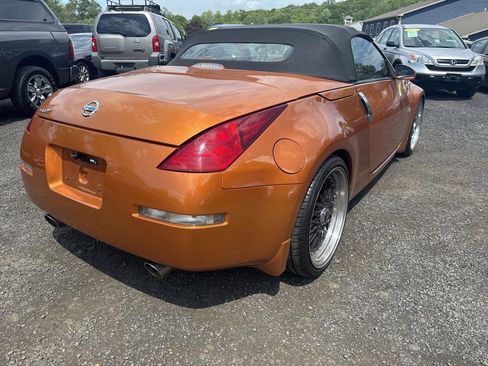 Used 2005 Nissan 350Z Touring image 14