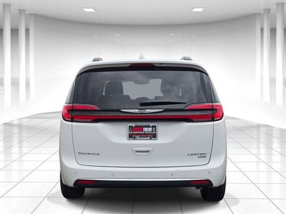 Used 2022 Chrysler Pacifica Limited