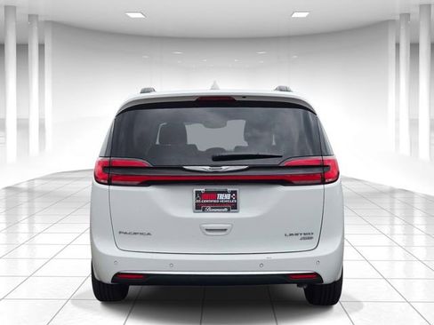 Used 2022 Chrysler Pacifica Limited AWD/4WD image 4