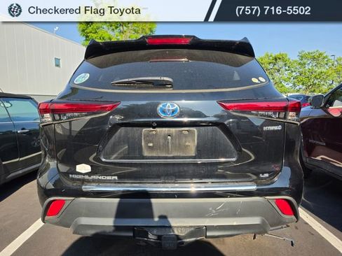 Used 2021 Toyota Highlander LE AWD/4WD image 5