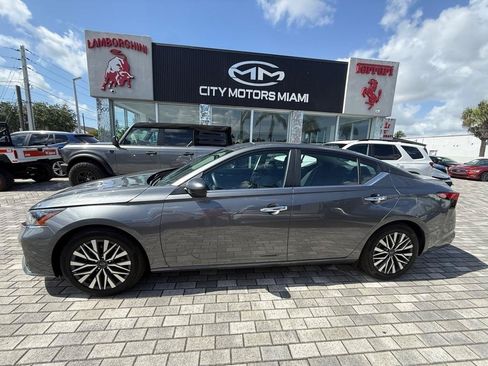 Used 2025 Nissan Altima 2.5 SV FWD image 4