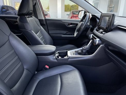 Used 2021 Toyota RAV4 XLE Premium w/ Carpet Mat Package (TMS) image 27