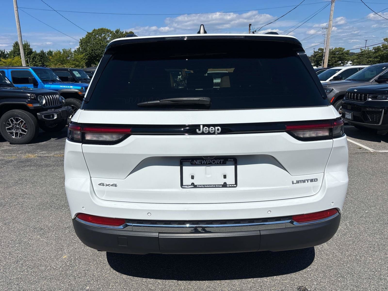 Certified 2024 Jeep Grand Cherokee Limited AWD/4WD image 4
