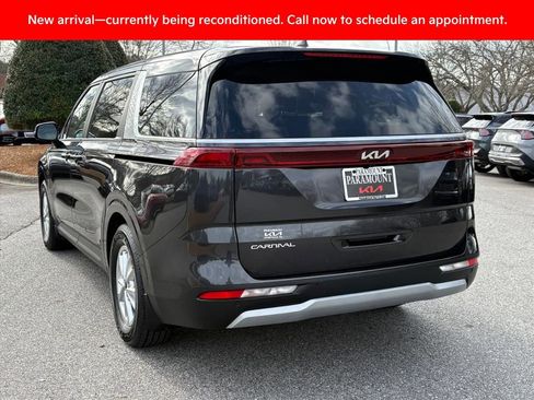 Used 2023 Kia Carnival LX image 4