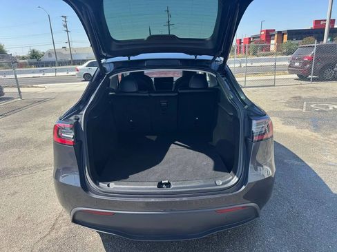 Used 2024 Tesla Model Y Long Range AWD/4WD image 11