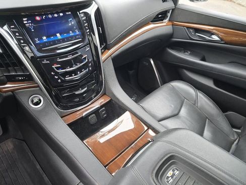 Used 2020 Cadillac Escalade Luxury AWD/4WD image 30
