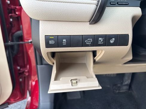 Used 2020 Toyota Camry XLE image 41