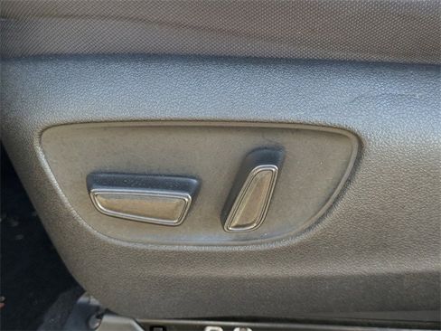 Used 2022 Toyota Highlander L image 26