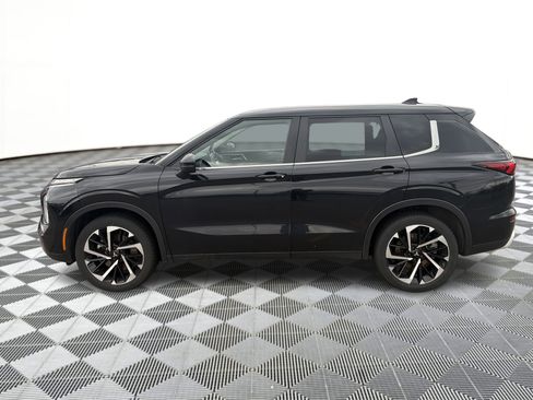 Used 2022 Mitsubishi Outlander SE AWD/4WD image 2