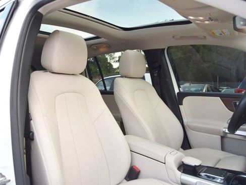 Used 2020 Mercedes-Benz GLB 250 4MATIC w/ Premium Package image 22