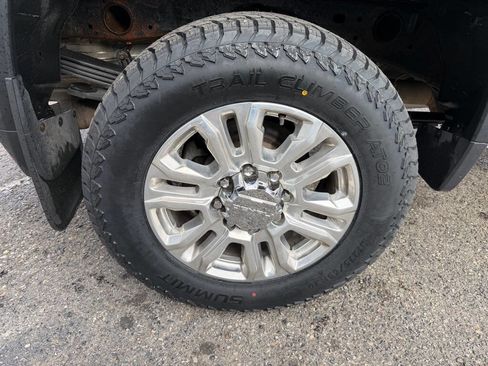 Used 2021 Chevrolet Silverado 2500 LT image 36