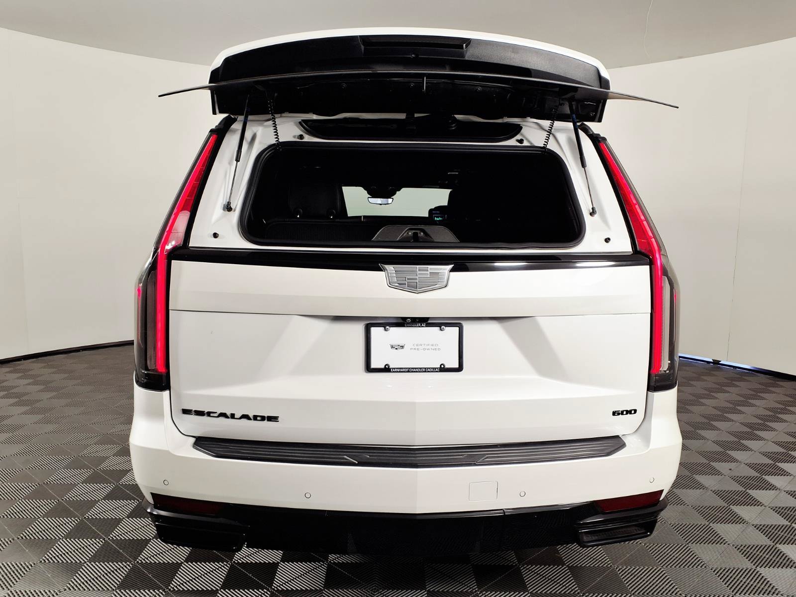 Certified 2023 Cadillac Escalade ESV Sport Platinum w/ LPO, ONYX Package AWD/4WD image 9