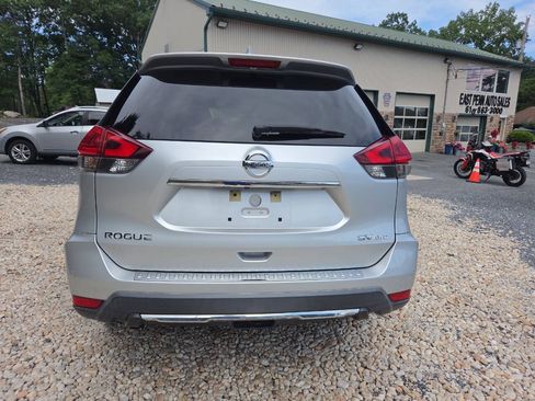 Used 2018 Nissan Rogue SV AWD/4WD image 6