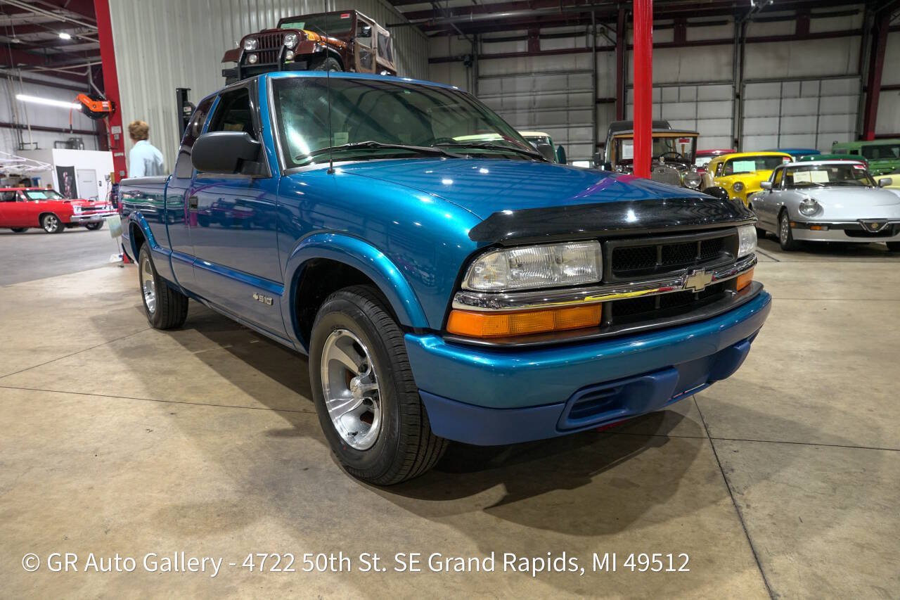 Used 2001 Chevrolet S10 Pickup LS w/ Preferred Equipment Group RWD image 12