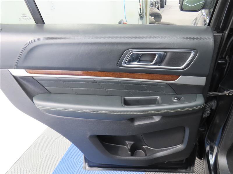 Used 2017 Ford Explorer Platinum AWD/4WD image 29