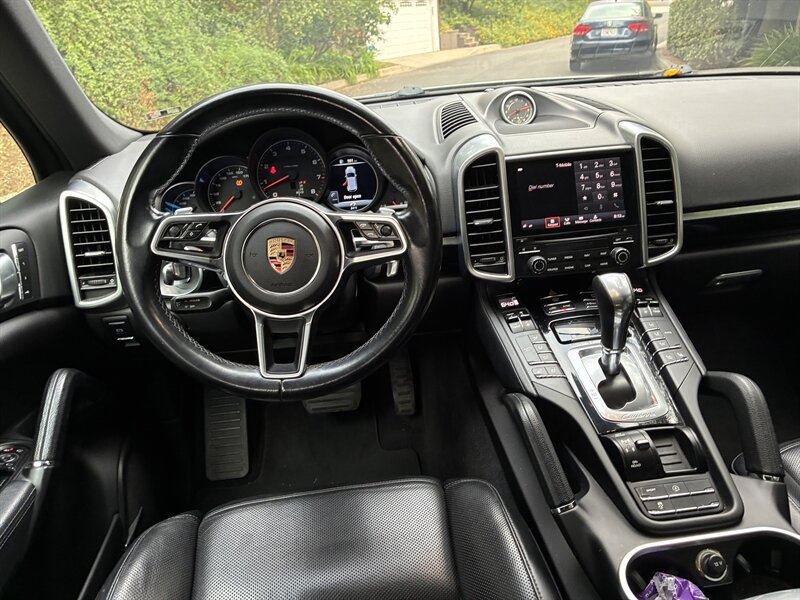 Used 2017 Porsche Cayenne AWD/4WD image 29