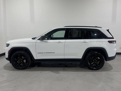 Used 2024 Jeep Grand Cherokee Limited w/ Luxury Tech Group II AWD/4WD image 12