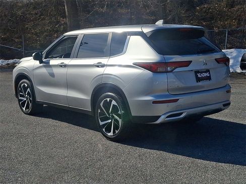 Used 2024 Mitsubishi Outlander SE image 7