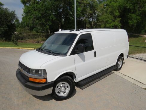 Used 2016 Chevrolet Express 3500 image 5