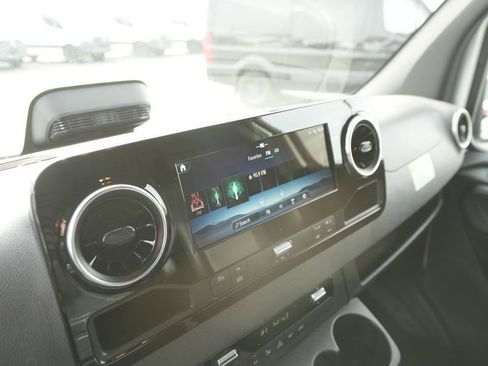 Used 2025 Mercedes-Benz Sprinter 2500 image 13