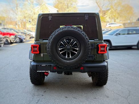 Used 2024 Jeep Wrangler Unlimited Rubicon AWD/4WD image 10