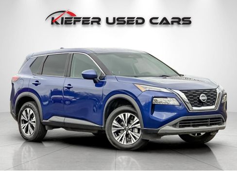 Used 2023 Nissan Rogue SV image 2