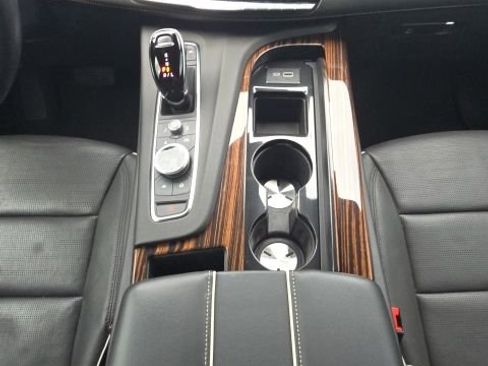 Used 2024 Cadillac Escalade Premium Luxury AWD/4WD image 44
