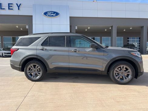 New 2026 Ford Explorer Active w/ Active Comfort Package image 3
