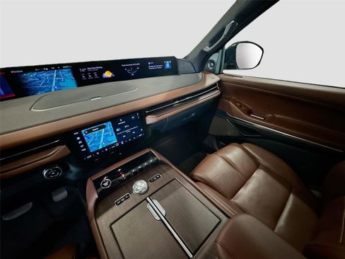 Used 2025 Lincoln Navigator Reserve AWD/4WD image 8