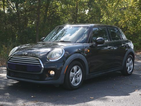 Used 2015 MINI Cooper 4-Door Hardtop FWD image 1