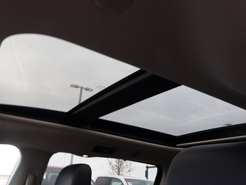 Used 2023 Chrysler Pacifica Limited w/ Trailer Tow Group image 19