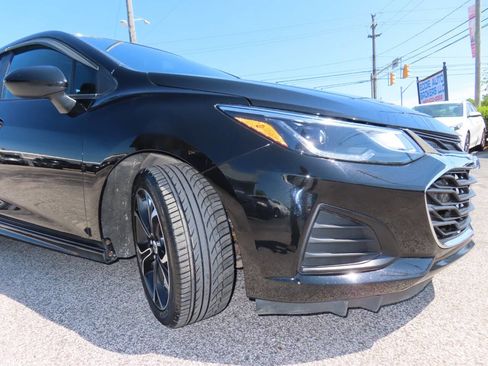 Used 2019 Chevrolet Cruze LT w/ RS Package FWD image 18