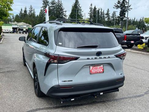 Certified 2025 Toyota Sienna XLE Woodland Edition AWD/4WD image 8